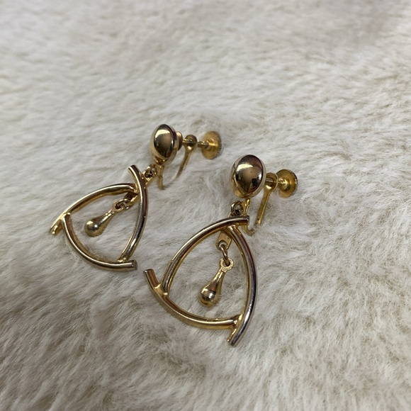 Alice Vtg Gold Screw Back Dangle Earrings • - Picture 2 of 5